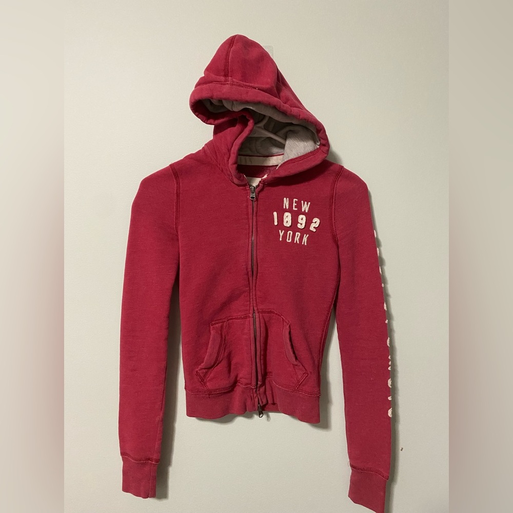 Red tight Abercrombie sweater ❤️